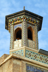 Iran - Shiraz: the Old Friday Mosque - Masjed-e-Ja'ame'e Atigh - miniature minaret atop one of iwans - photo by M.Torres