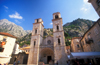 Montenegro - Kotor: Cathedral of St. Tryphon and the mountains - chiesa cattolica di San Trifone - photo by D.Forman