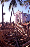 Ilha de Moçambique / Mozambique island: boat skeletons, coconut trees and Portuguese church of Santo António - esqueleto de barco junto à igreja de Santo António - photo by F.Rigaud