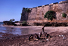 Ilha de Moçambique / Mozambique island: forte de São Sebastião / São Sebastião fort - under the ramparts - photo by F.Rigaud