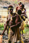 West Papua / Irian Jaya - Owus village: mother and child (photo by G.Frysinger)